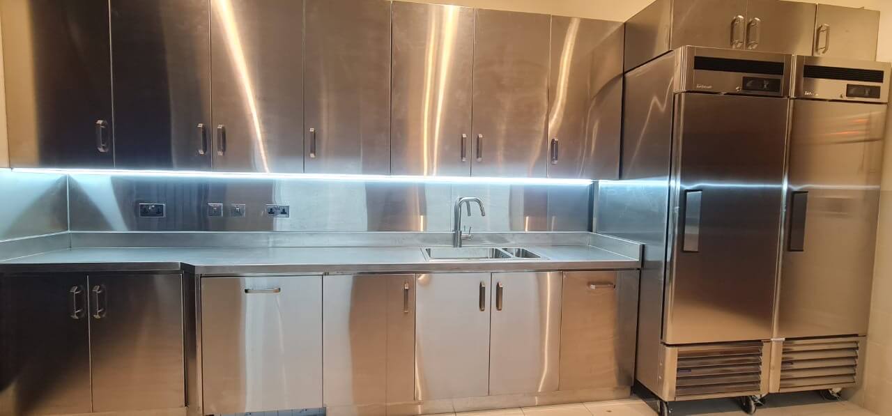 Outdoor stainless steel villa kitchen setup in UAE